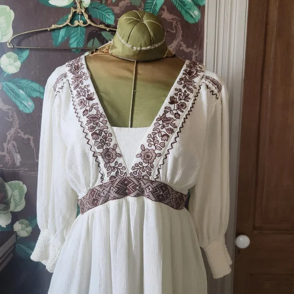Shyanne Embroidered Boho Dress – Ivory – Women’s Medium - Picture 2 of 14